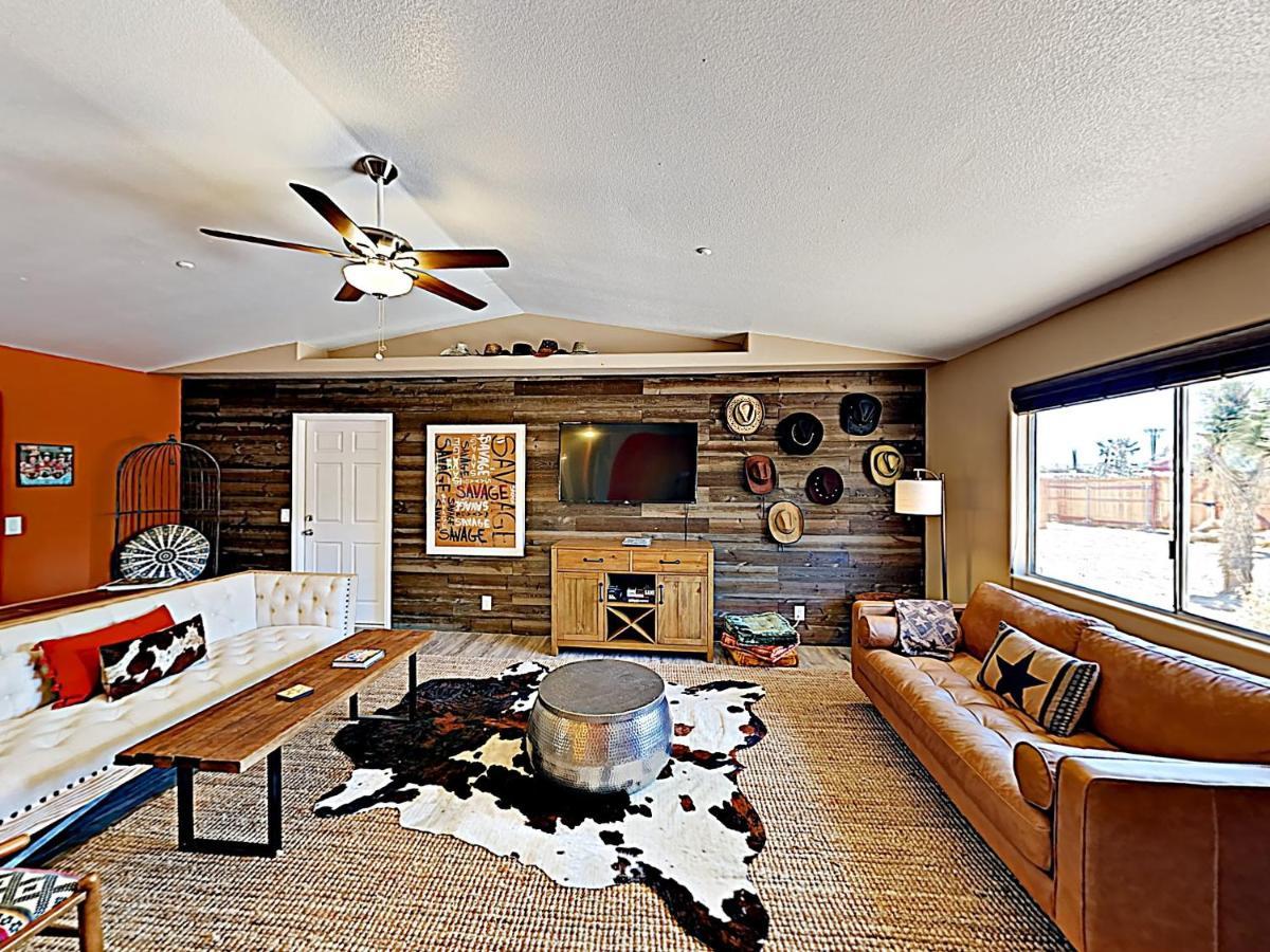 Rawhide Ranch - Walk To Pappy And Harriet'S With Hot Tub! Home Yucca Valley Luaran gambar