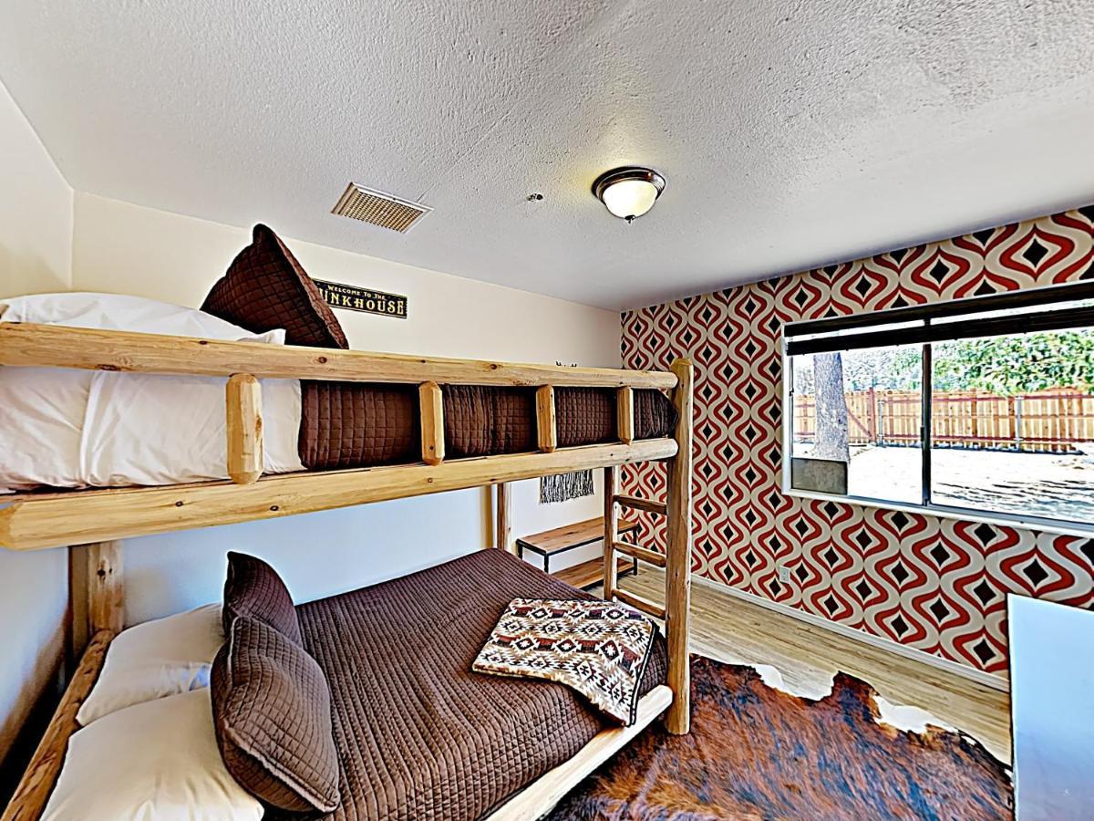 Rawhide Ranch - Walk To Pappy And Harriet'S With Hot Tub! Home Yucca Valley Luaran gambar