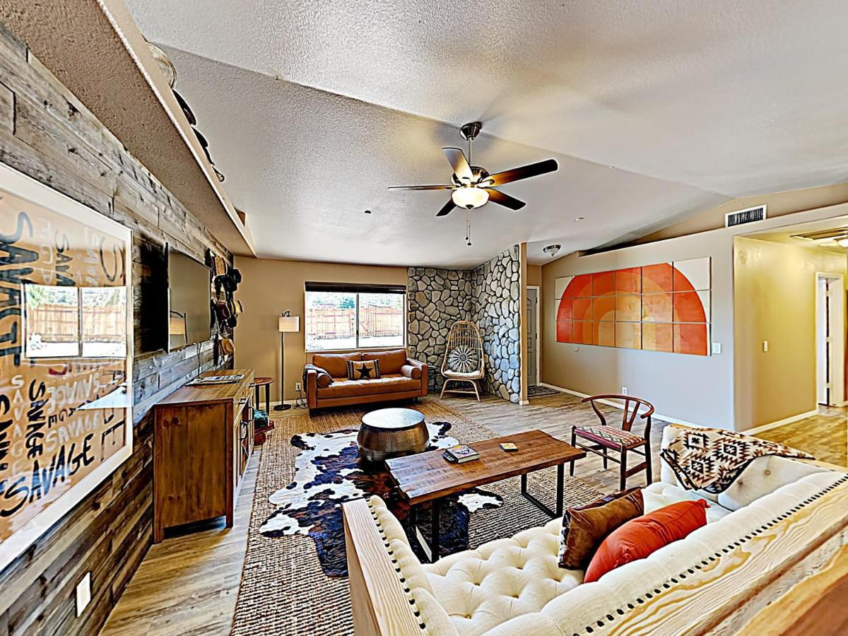 Rawhide Ranch - Walk To Pappy And Harriet'S With Hot Tub! Home Yucca Valley Luaran gambar