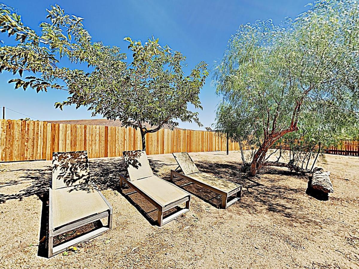 Rawhide Ranch - Walk To Pappy And Harriet'S With Hot Tub! Home Yucca Valley Luaran gambar