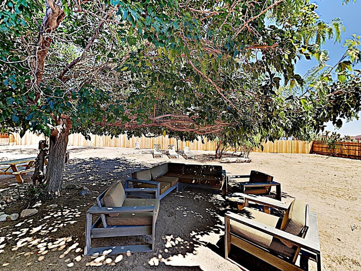 Rawhide Ranch - Walk To Pappy And Harriet'S With Hot Tub! Home Yucca Valley Luaran gambar