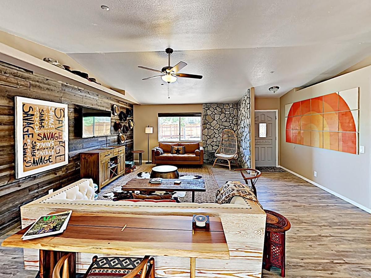 Rawhide Ranch - Walk To Pappy And Harriet'S With Hot Tub! Home Yucca Valley Luaran gambar