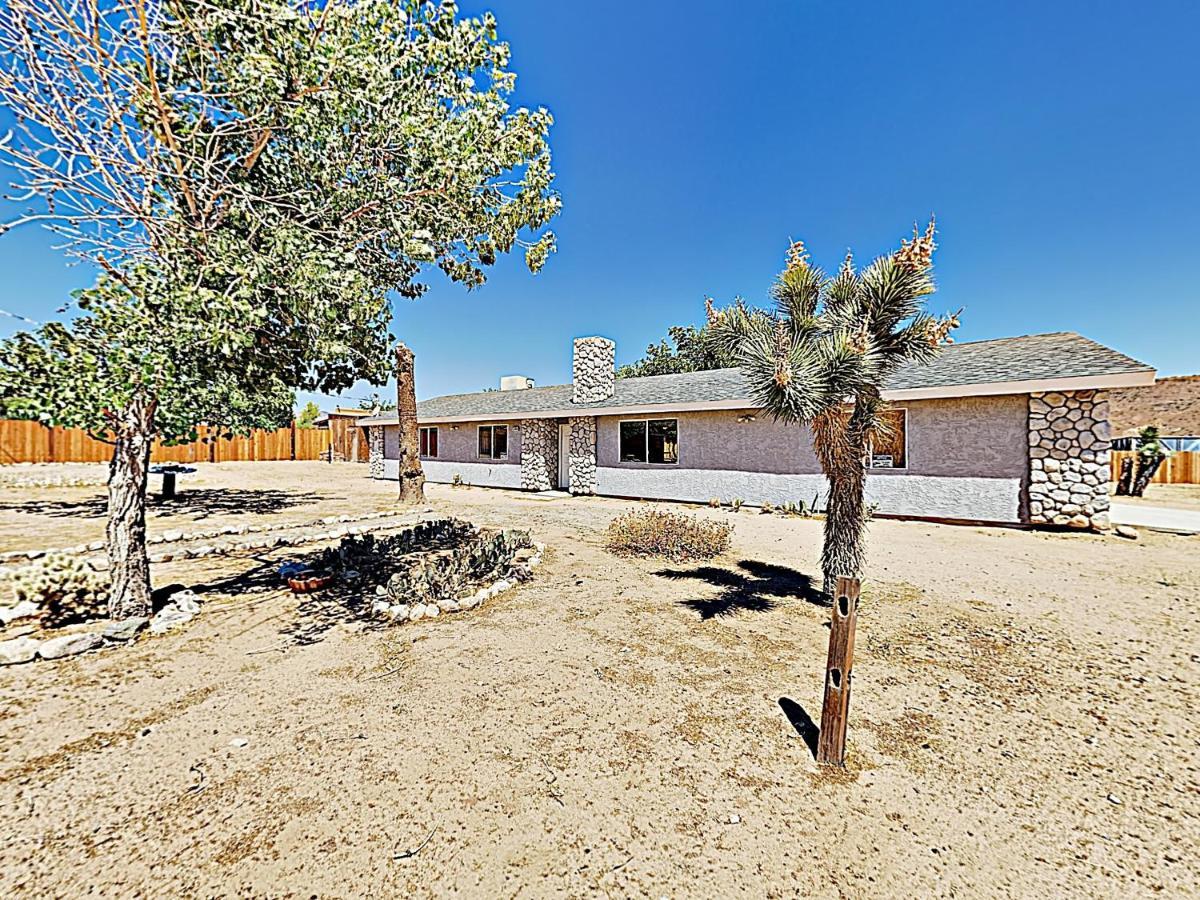 Rawhide Ranch - Walk To Pappy And Harriet'S With Hot Tub! Home Yucca Valley Luaran gambar